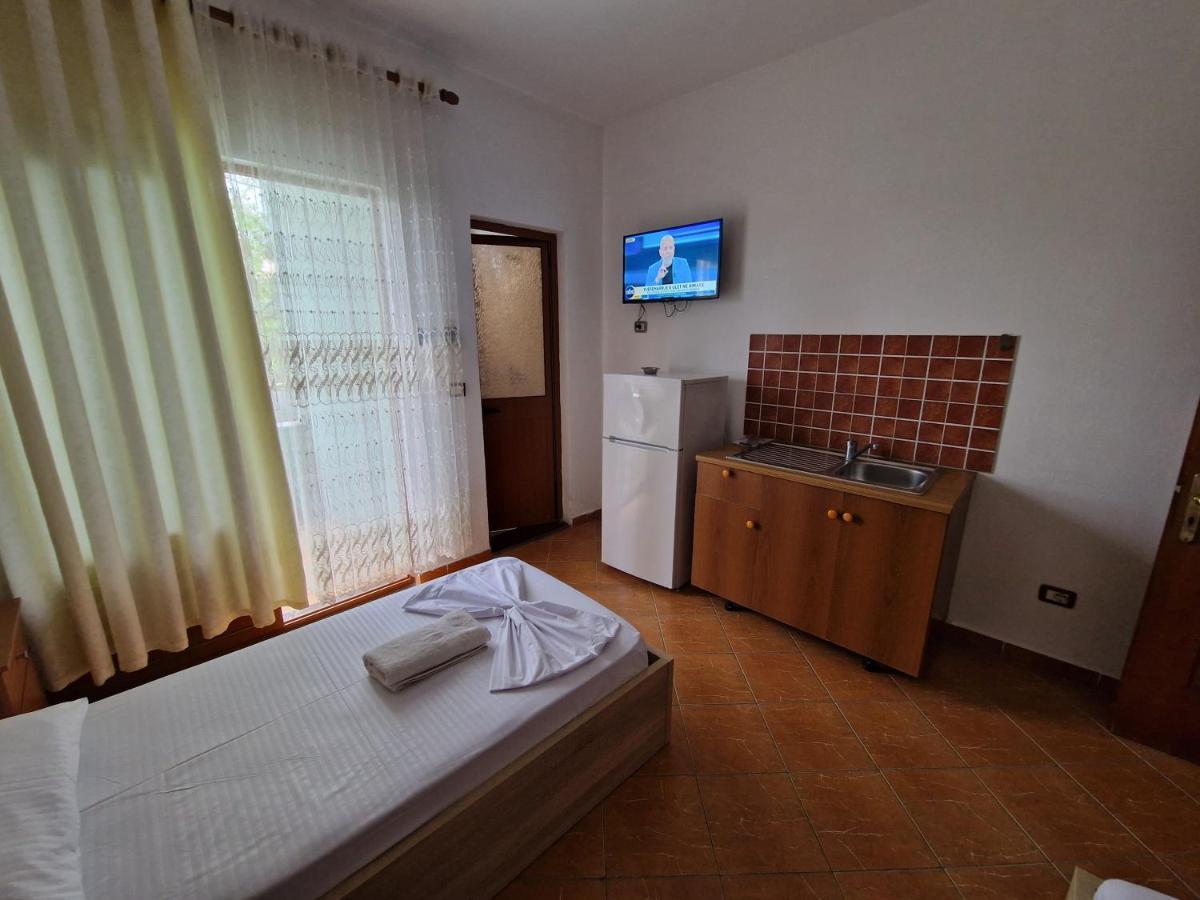 Guest House "Pisha" Дуррес Экстерьер фото