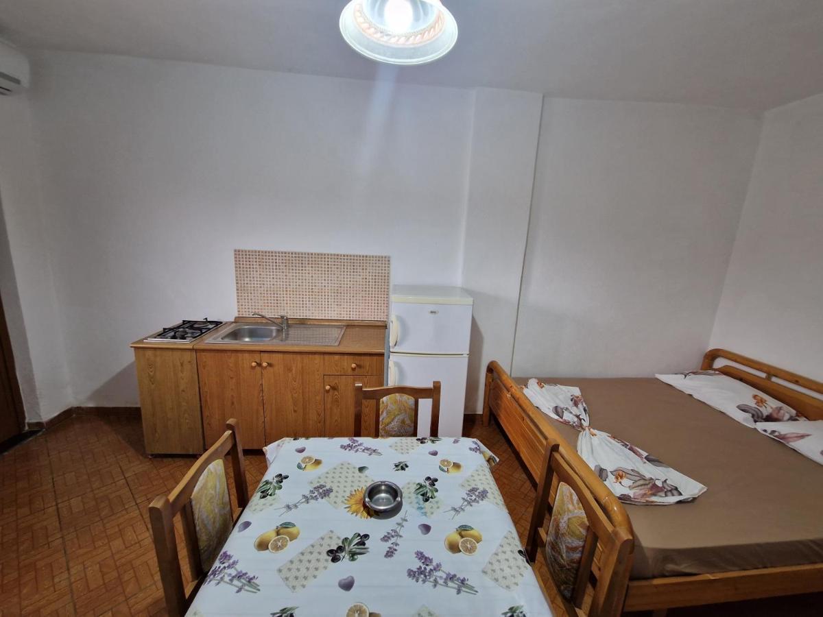 Guest House "Pisha" Дуррес Экстерьер фото