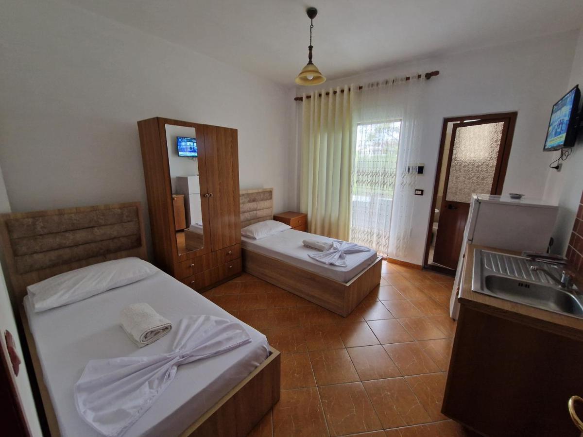 Guest House "Pisha" Дуррес Экстерьер фото