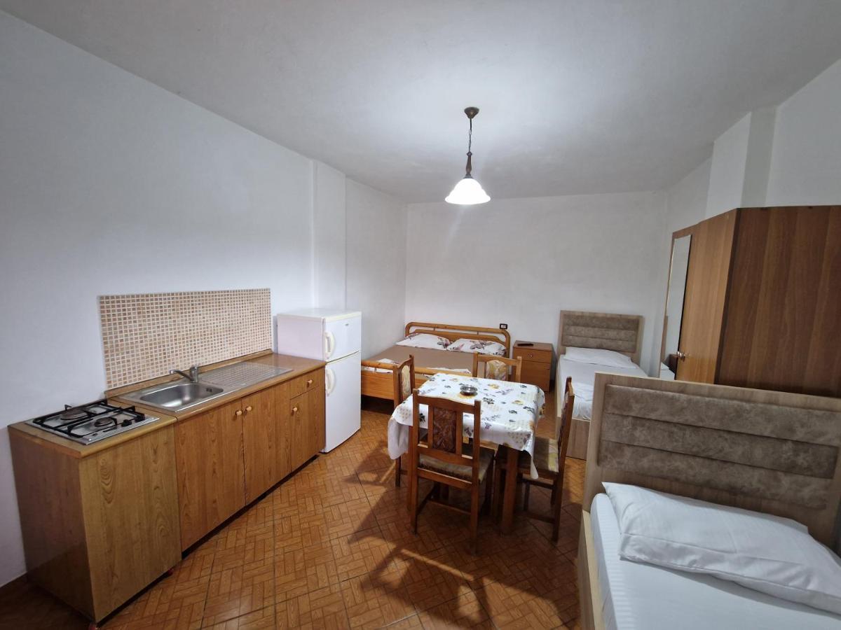 Guest House "Pisha" Дуррес Экстерьер фото
