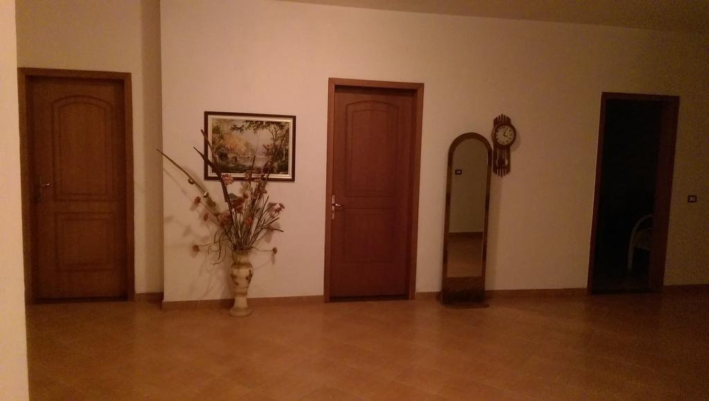Guest House "Pisha" Дуррес Экстерьер фото